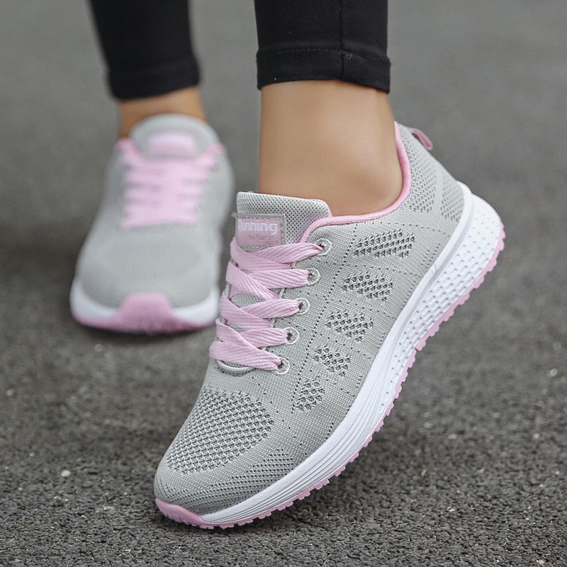 Women's low-top lace-up trainers with textured upper and raised tread sole