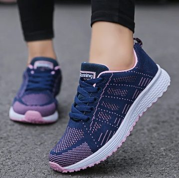 Women's low-top lace-up trainers with textured upper and raised tread sole