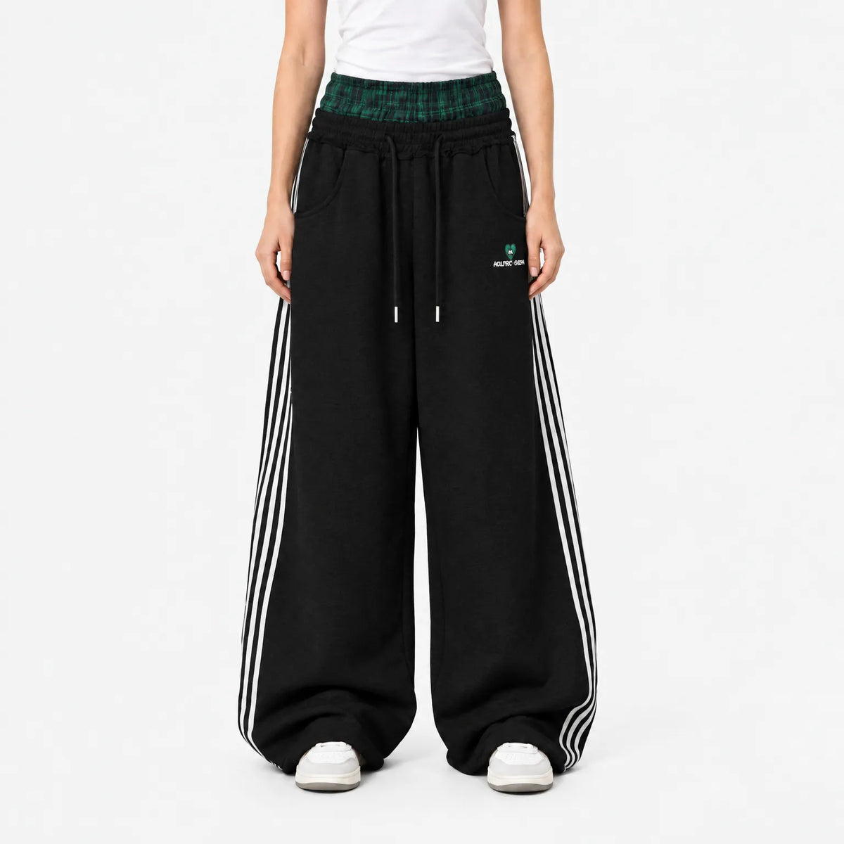 Women's wide-leg jogger trousers with double waistband and side stripes