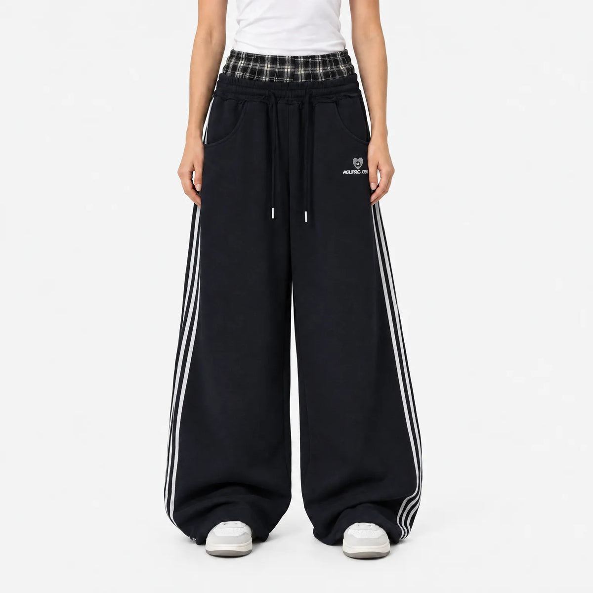 Women's wide-leg jogger trousers with double waistband and side stripes