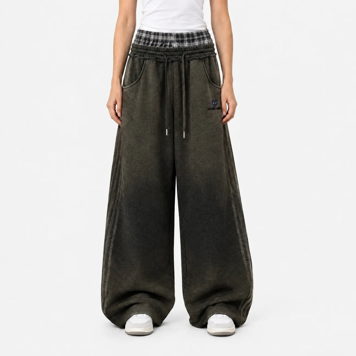 Women's wide-leg jogger trousers with double waistband and side stripes