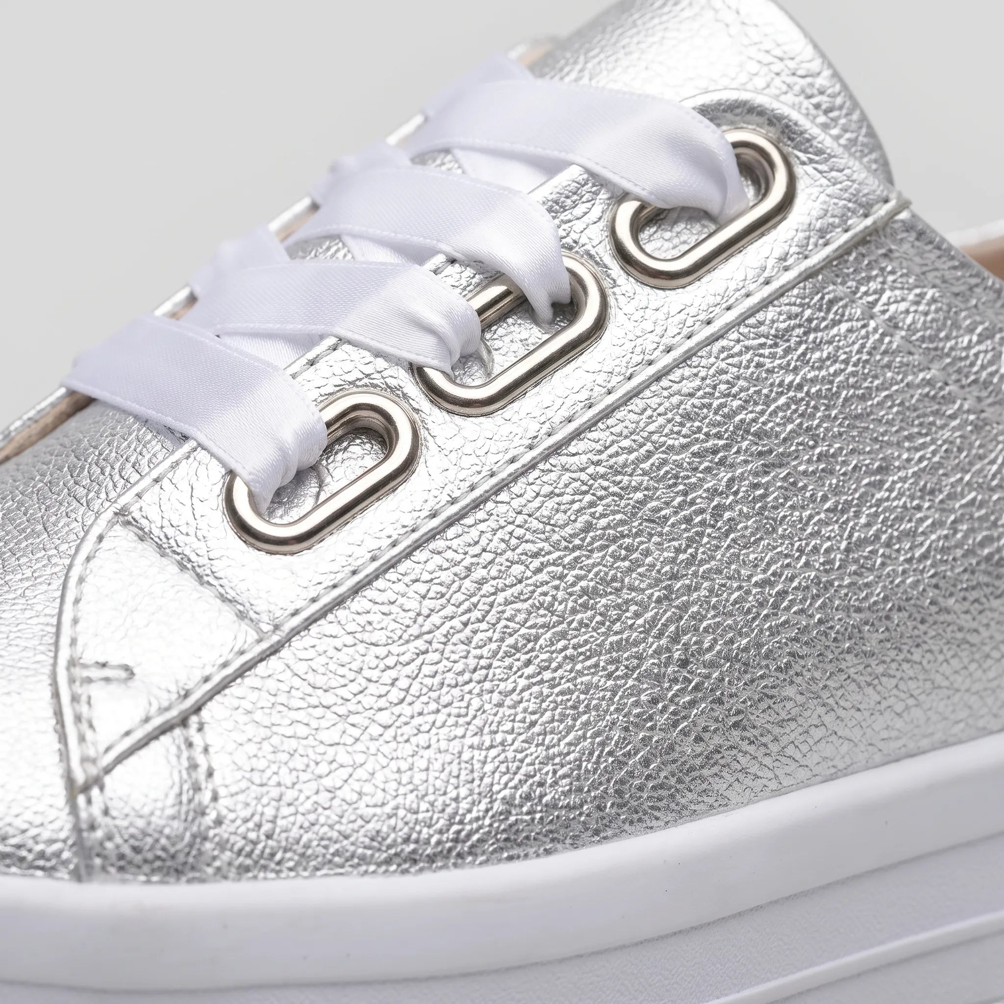 LuminaTread  - Metallic Platform Trainers Casual Outings