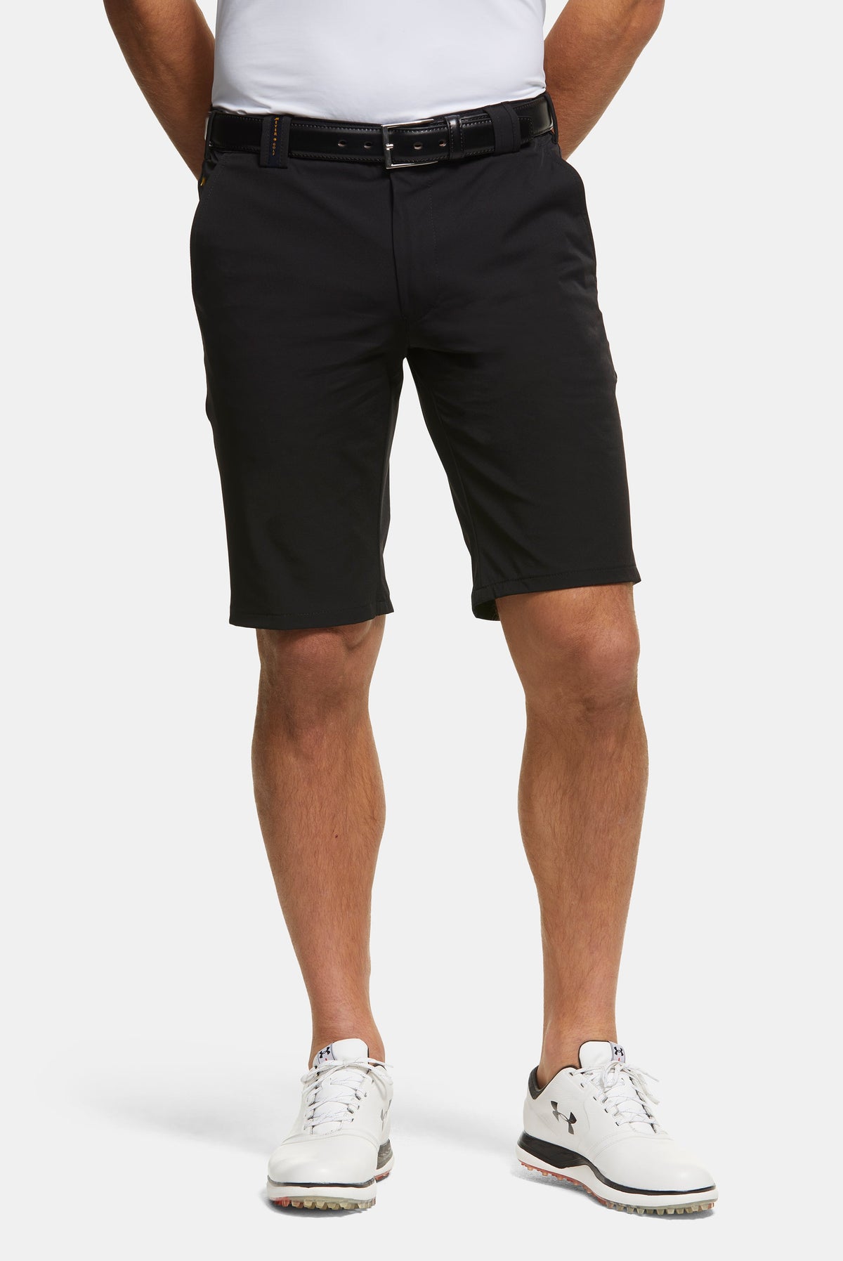 Men's straight-cut golf shorts with belt loops, zip fly and knee-length hems