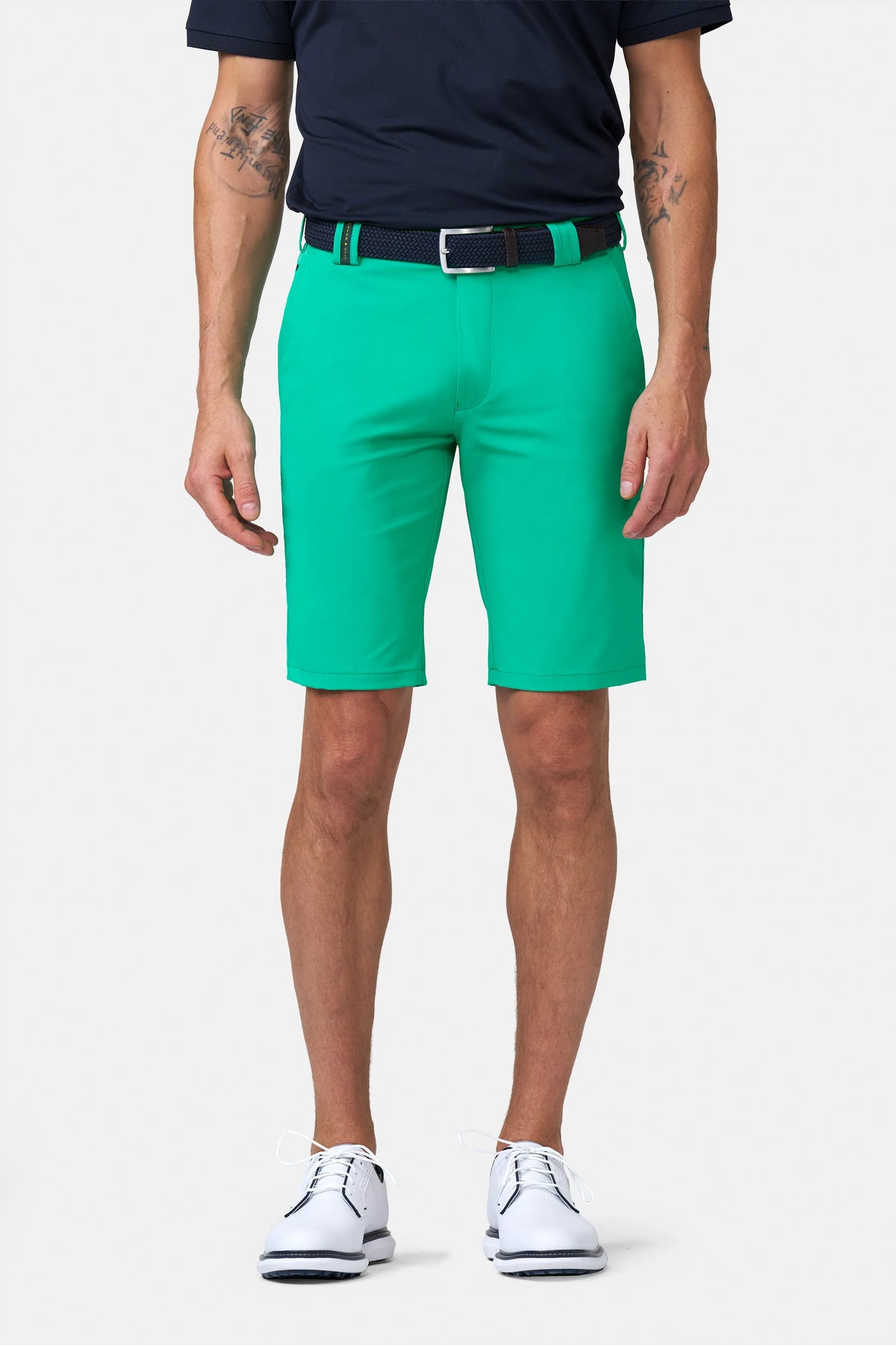 Men's straight-cut golf shorts with belt loops, zip fly and knee-length hems