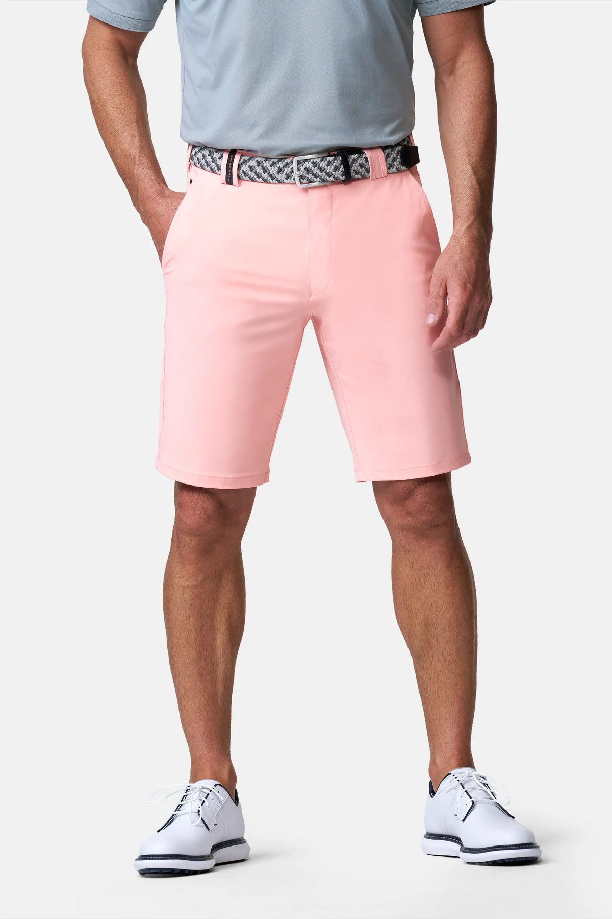 Men's straight-cut golf shorts with belt loops, zip fly and knee-length hems