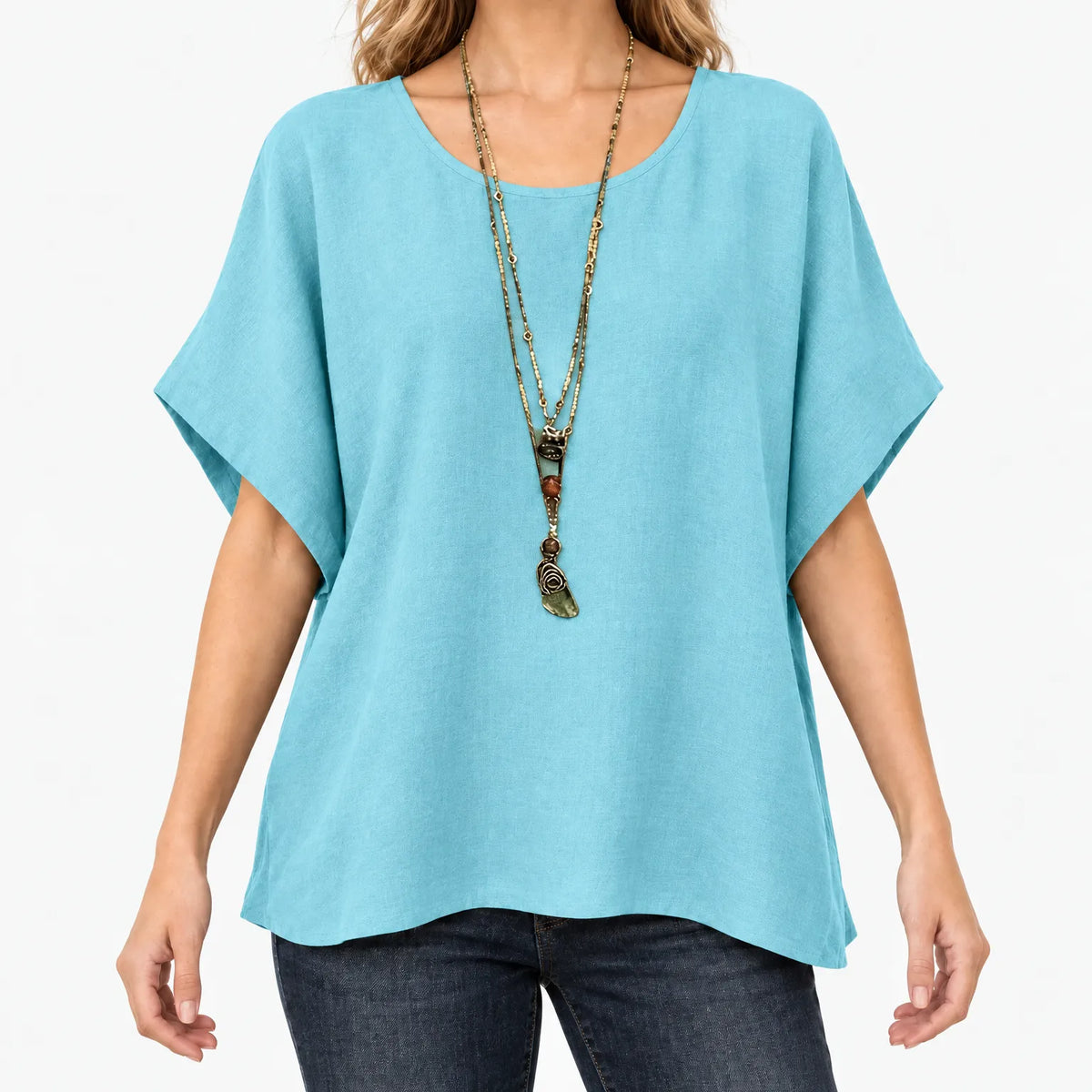 Women's relaxed short-sleeve top with round neckline and curved hem