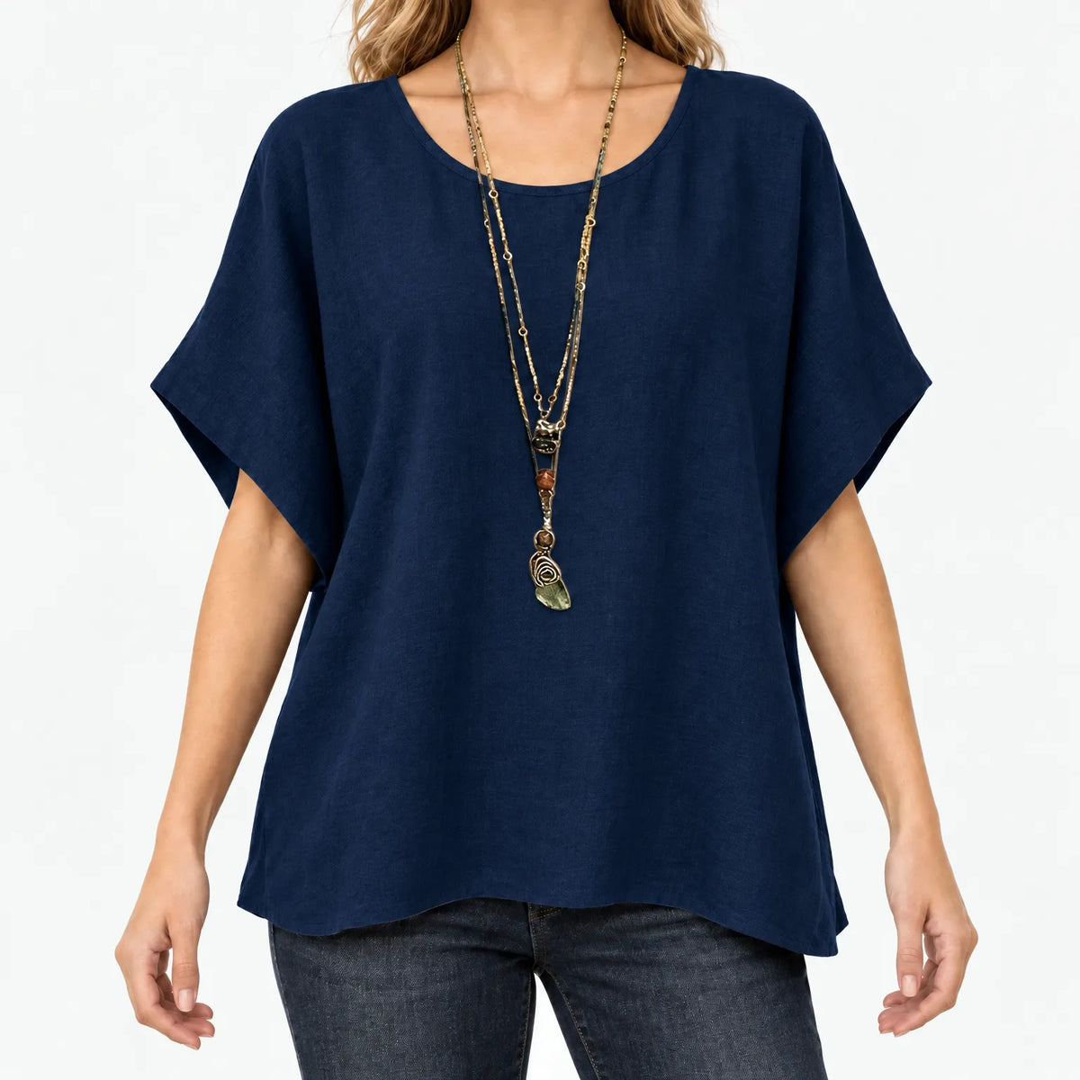 Women's relaxed short-sleeve top with round neckline and curved hem