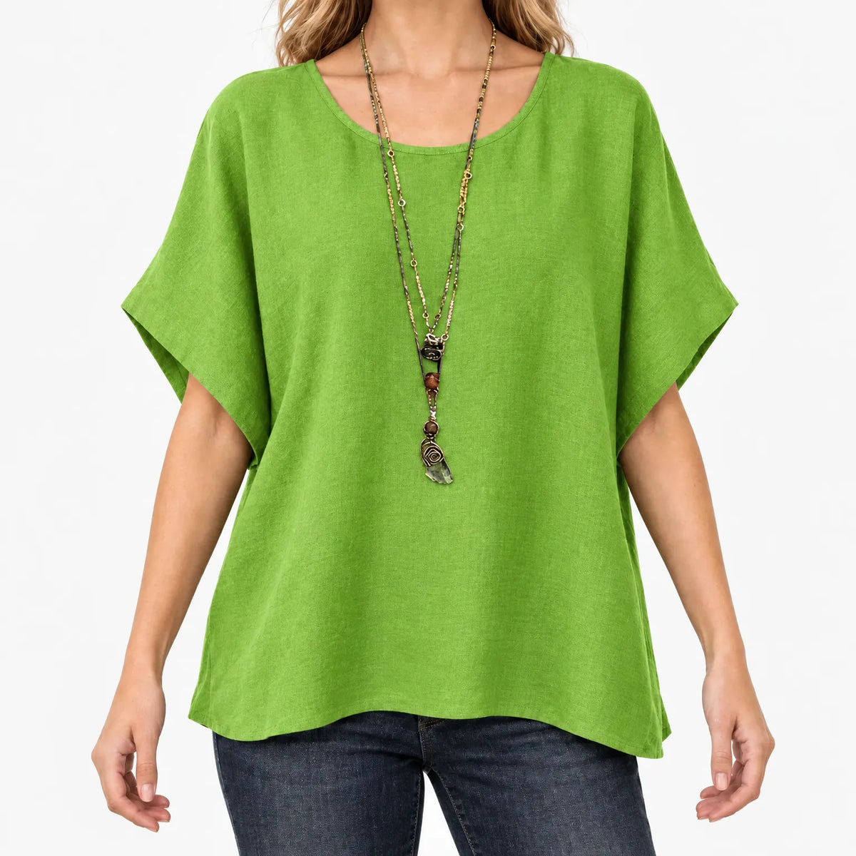 Women's relaxed short-sleeve top with round neckline and curved hem