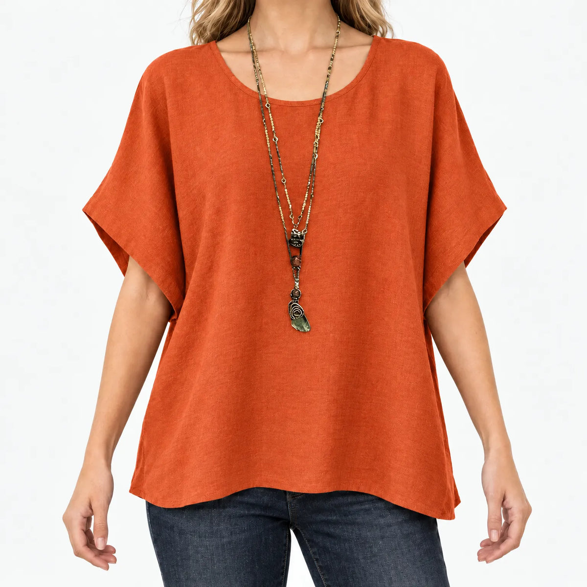 Women's relaxed short-sleeve top with round neckline and curved hem
