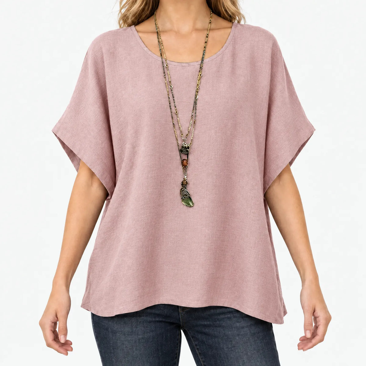 Women's relaxed short-sleeve top with round neckline and curved hem
