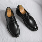 Men's lace-up Derby shoes with rounded toes and smooth or patent finishes