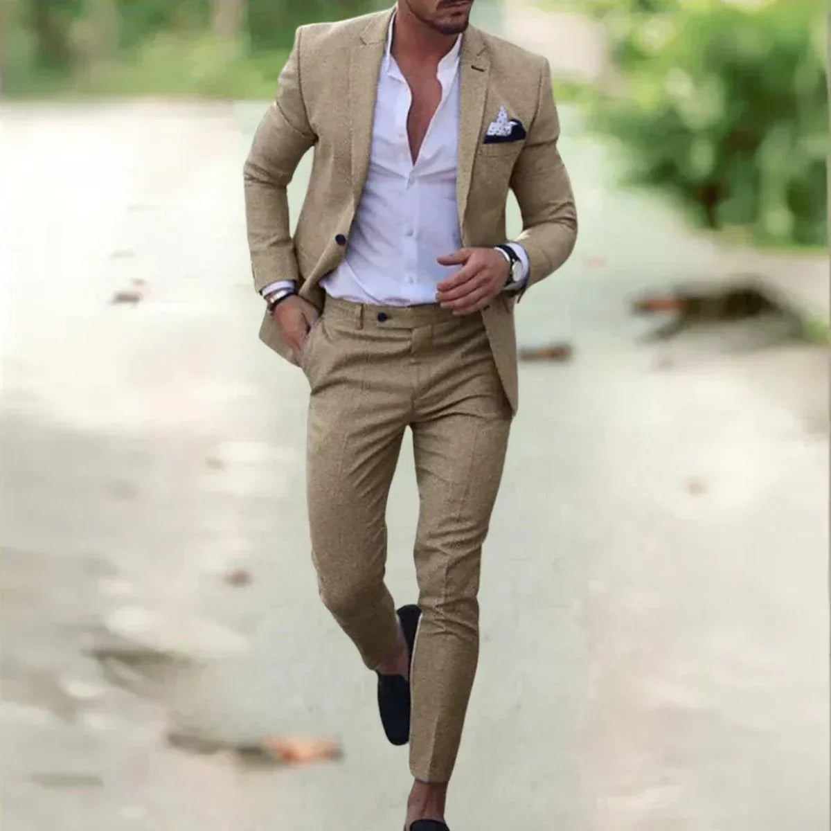 Men's formal suit set with notched lapels, long sleeves and slim trousers