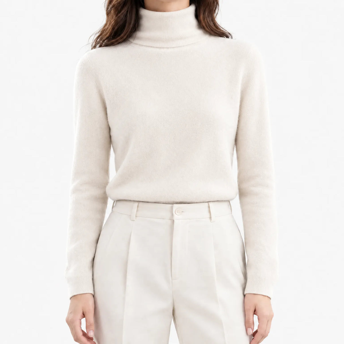 Women's long-sleeve turtleneck jumper with a plain knitted finish