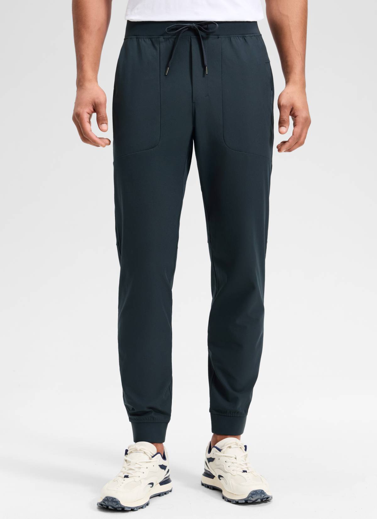 Men's slim-fit golf jogger trousers with drawstring waist, pockets and cuffed hems