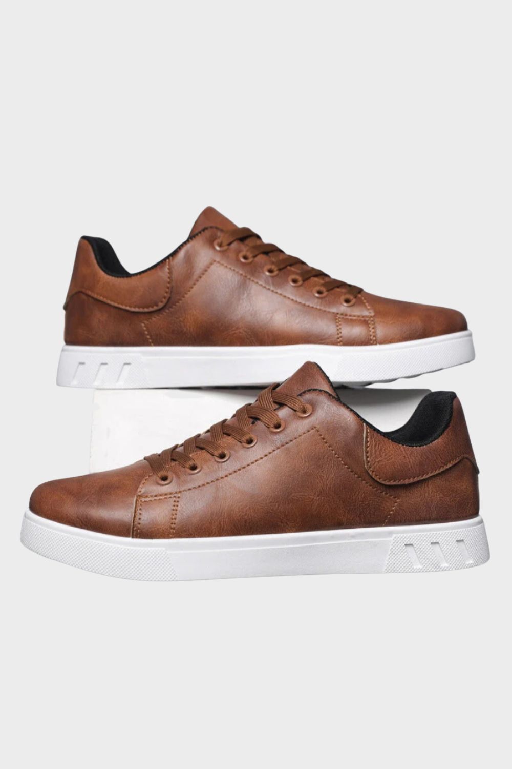 Men's low-top lace-up trainers with panelled uppers and contrasting flat soles