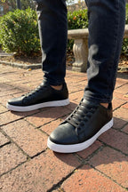 Men's low-top lace-up trainers with panelled uppers and contrasting flat soles