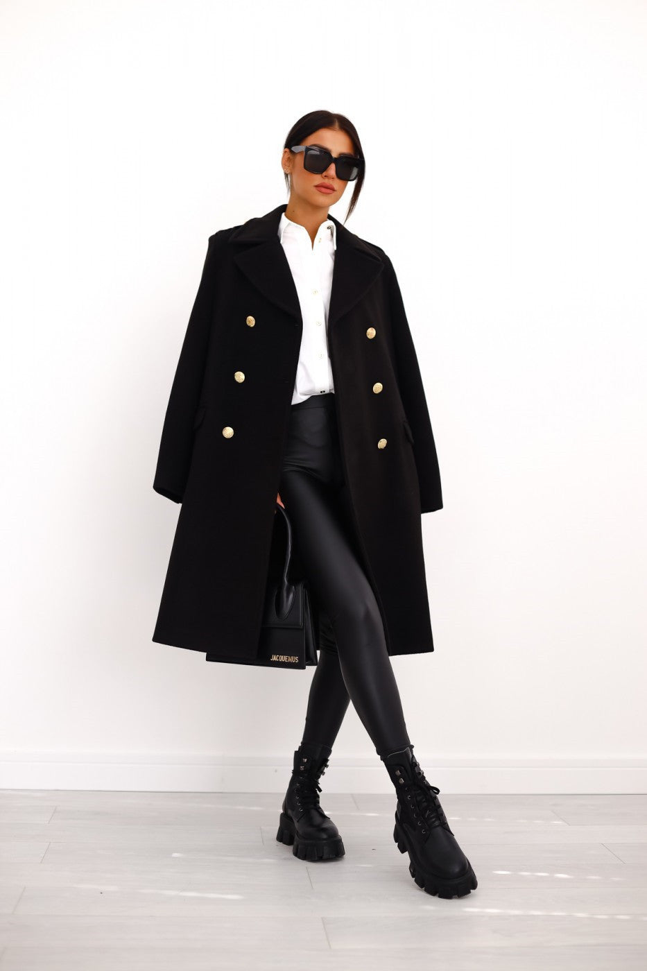 Women's long double-breasted coat with notched lapels and flap pockets