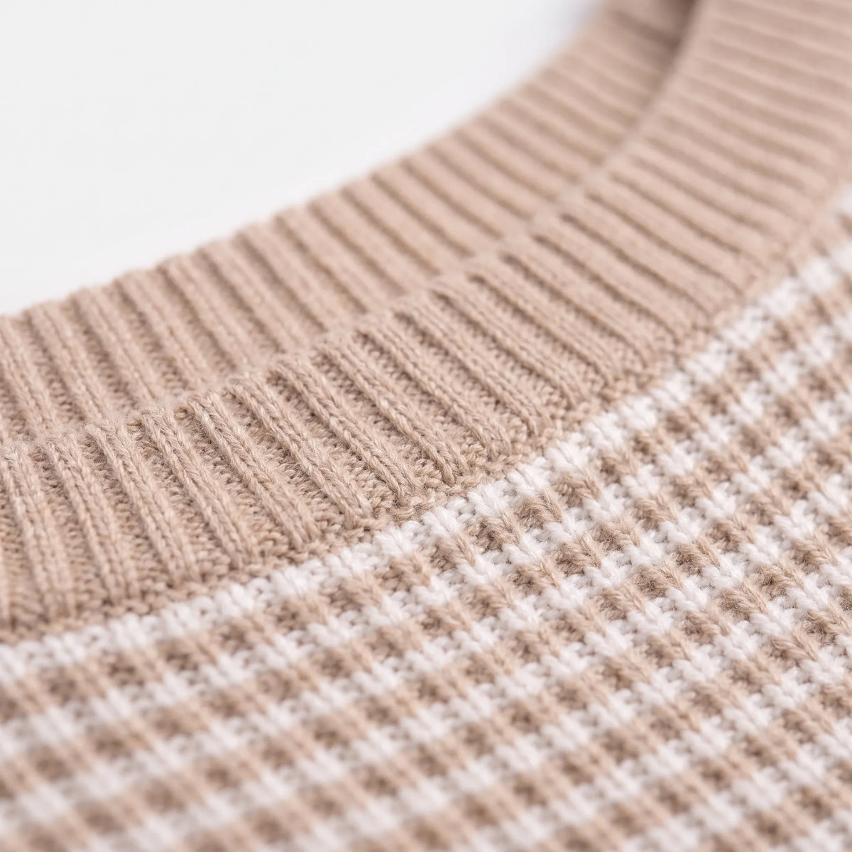 Women's striped off-shoulder jumper with long sleeves and ribbed trims