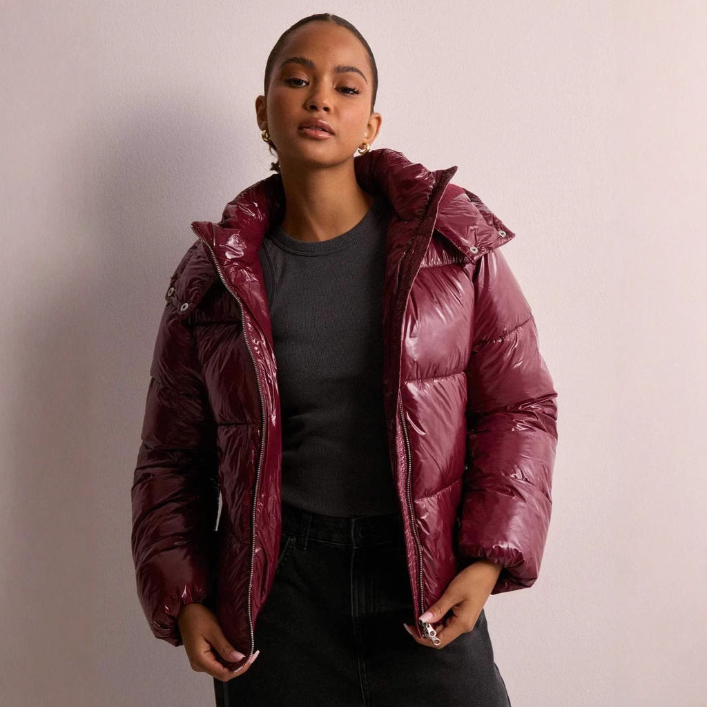 Women's shiny quilted puffer jacket with detachable hood and zip fastening
