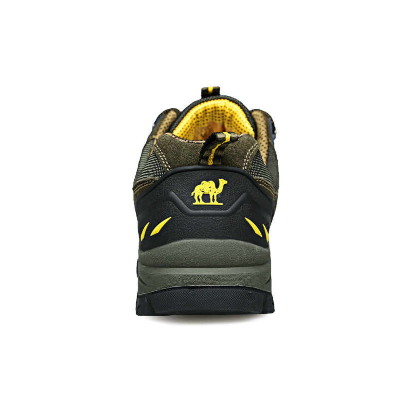 Low-cut lace-up hiking boots with round toes and deep lugged soles