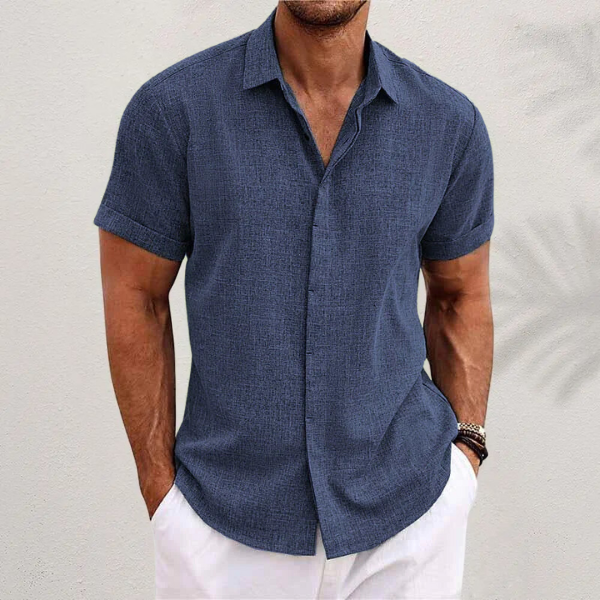 Men's short sleeve textured collared button shirt with curved hem