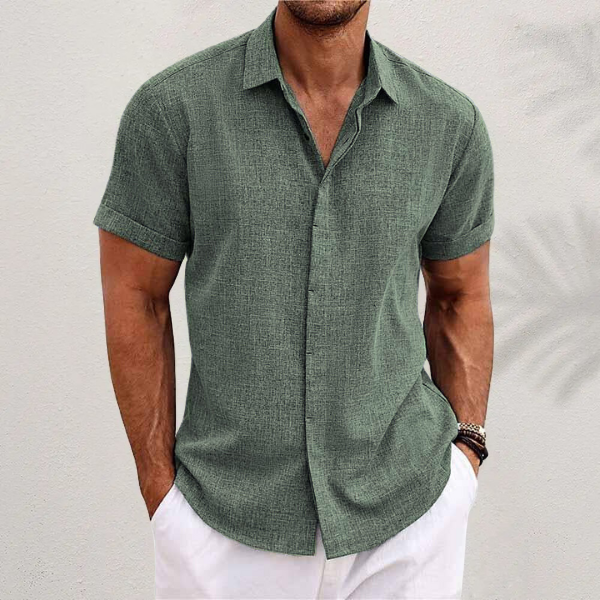 Men's short sleeve textured collared button shirt with curved hem