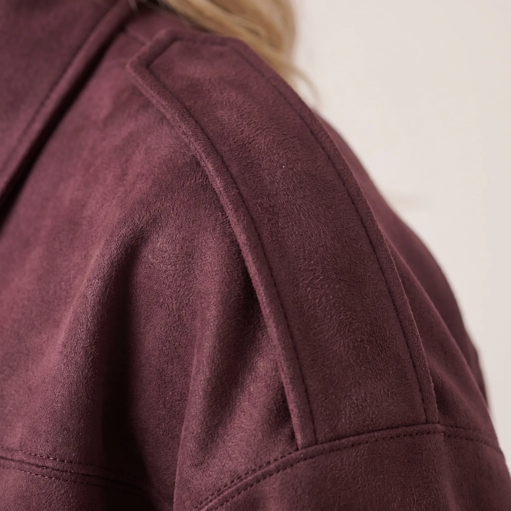 Women's oversized cropped collared jacket with long sleeves and zip front