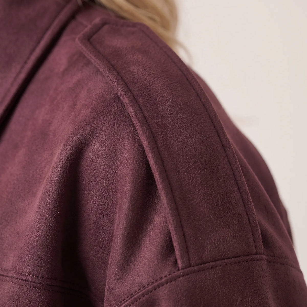 Women's oversized cropped collared jacket with long sleeves and zip front