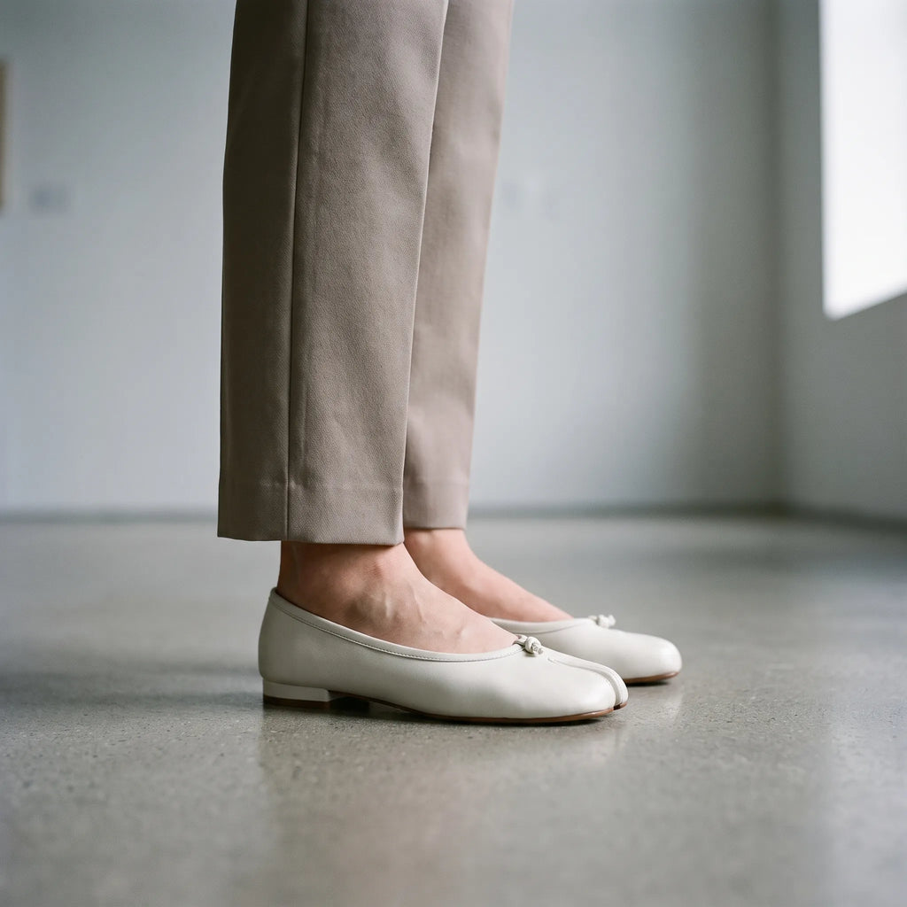 Women's split-toe ballet flats with small vamp ties and flat heels