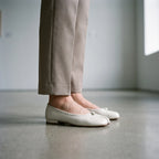 Women's split-toe ballet flats with small vamp ties and flat heels