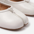 Women's split-toe ballet flats with small vamp ties and flat heels