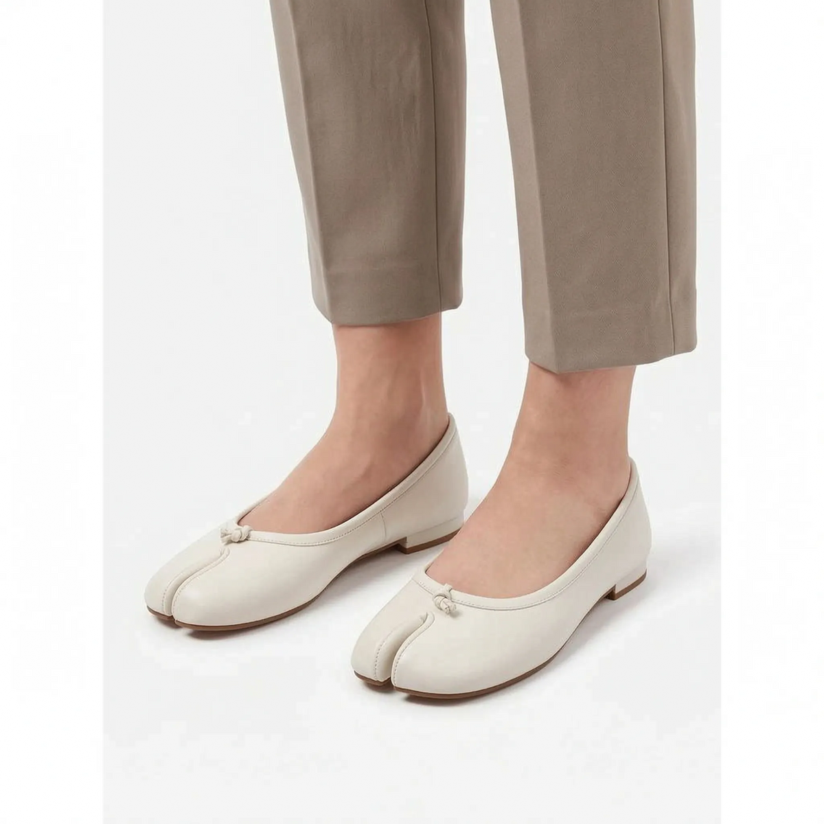 Women's split-toe ballet flats with small vamp ties and flat heels