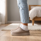 Women's closed-toe platform slippers with fluffy trim and thick soles