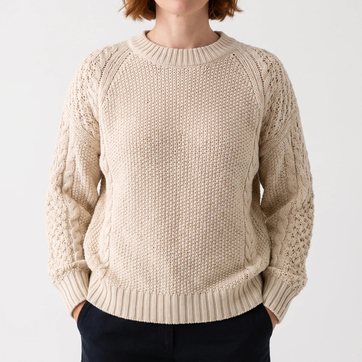 Women's textured knitted jumper with crew neck and long sleeves