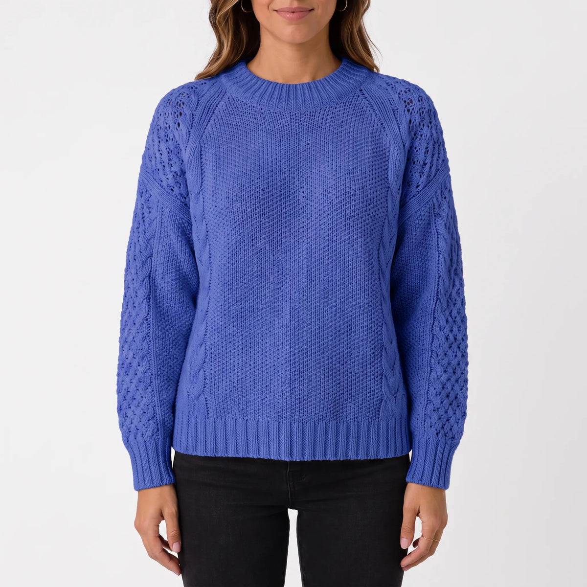 Women's textured knitted jumper with crew neck and long sleeves
