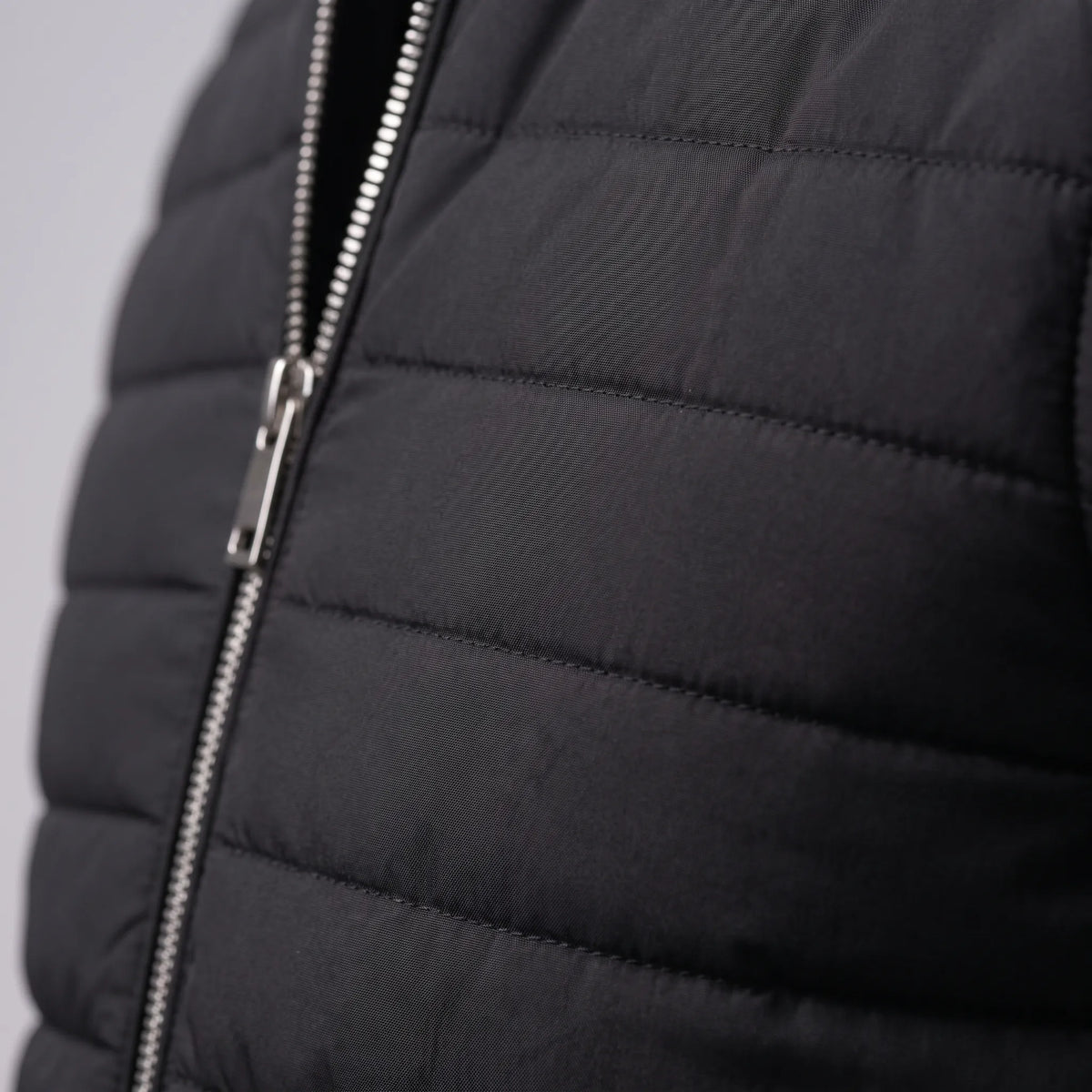 Men's sleeveless quilted gilet with stand collar and front zip