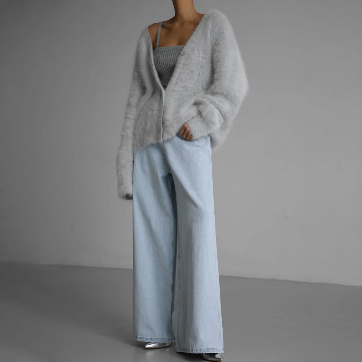 Women's textured knit cardigan with V-neckline, long sleeves and button front