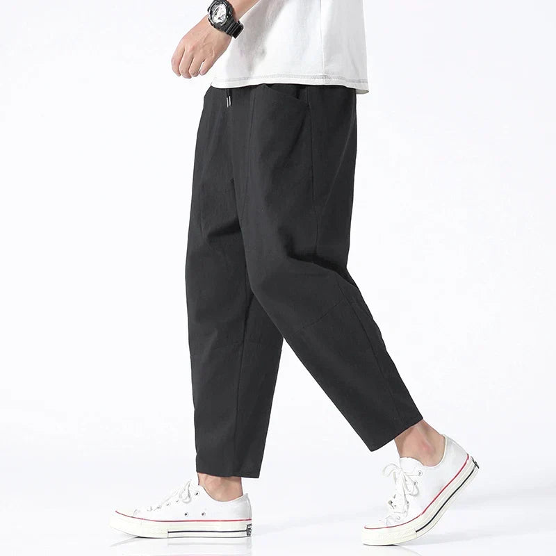 Men's wide cropped trousers with drawstring waist and side pockets