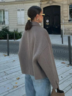 Women's beige cropped jacket with spread collar and button fastening