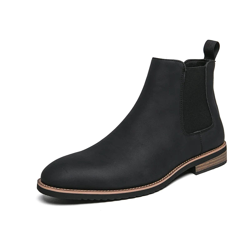 Men's Chelsea boots with elastic side panels, pull tabs and low heels
