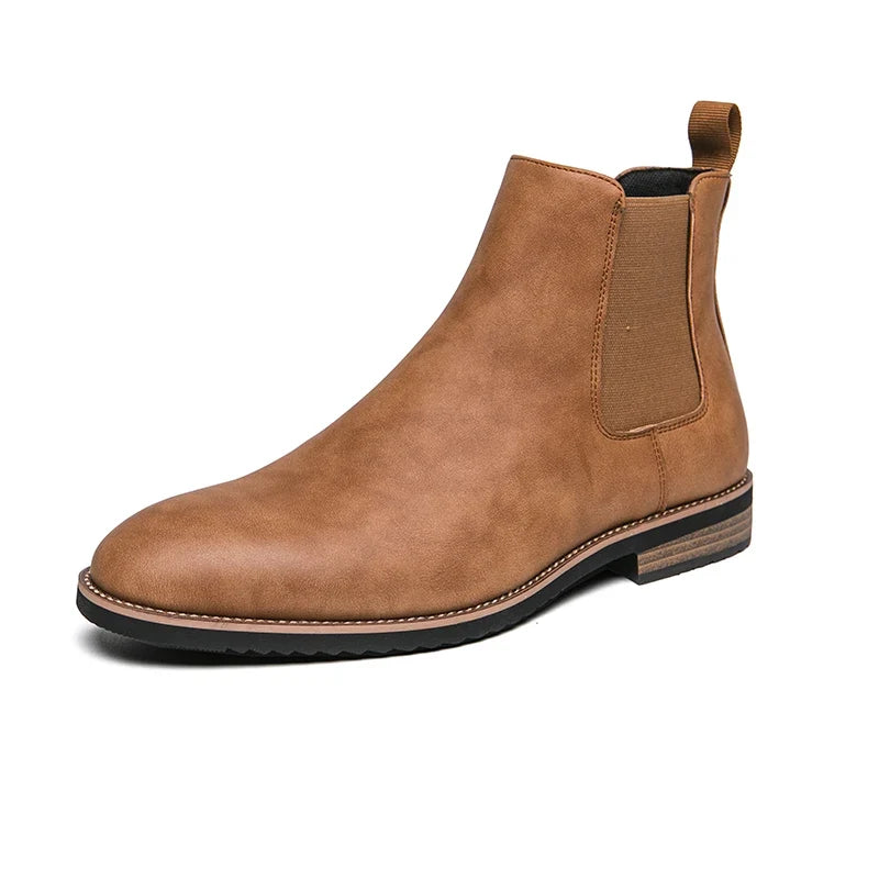 Men's Chelsea boots with elastic side panels, pull tabs and low heels