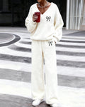 Women's textured matching set with V-neck top, bow embroidery and wide-leg trousers