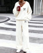 Women's textured matching set with V-neck top, bow embroidery and wide-leg trousers