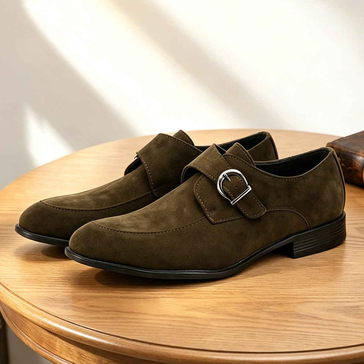 Men's plain monk-strap loafers with metal buckle and low heel