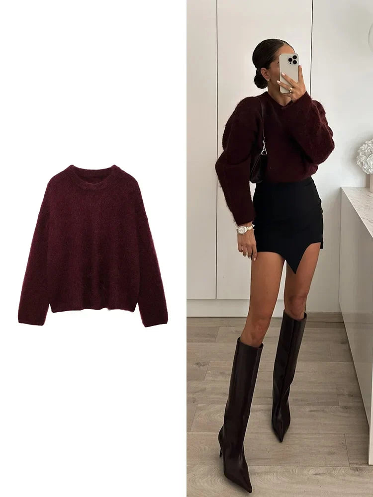 Women's relaxed crew neck jumper with long sleeves and ribbed trims