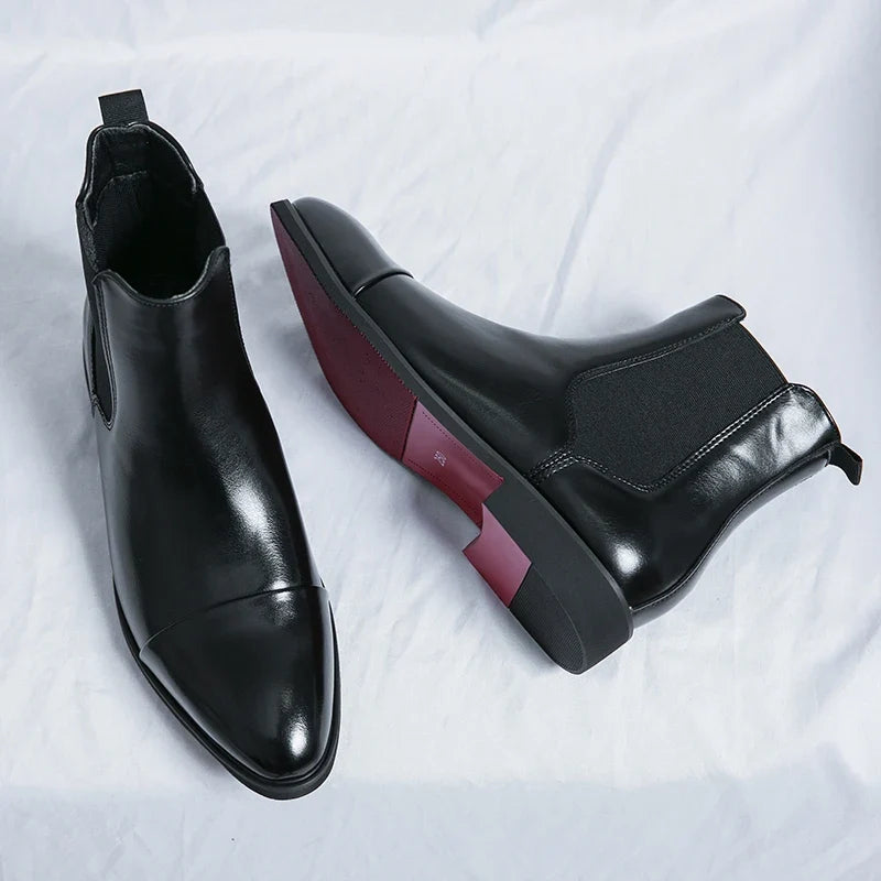Men's pointed toe Chelsea boots with elastic side panels and low heels