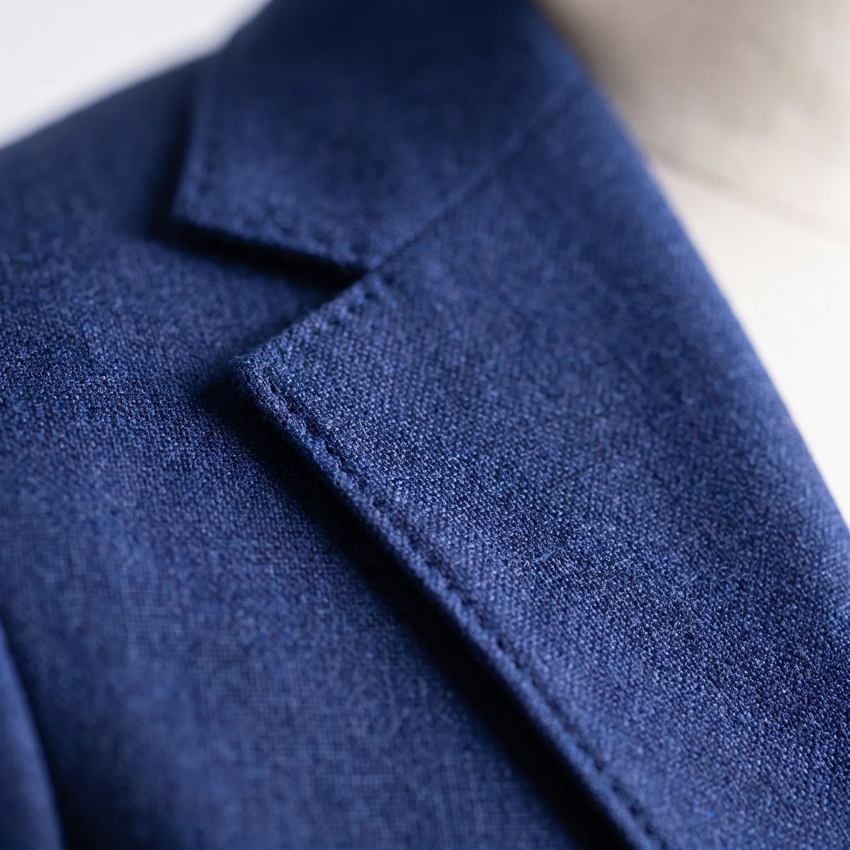 Men's slim fit two-piece suit with notch lapel blazer and matching trousers