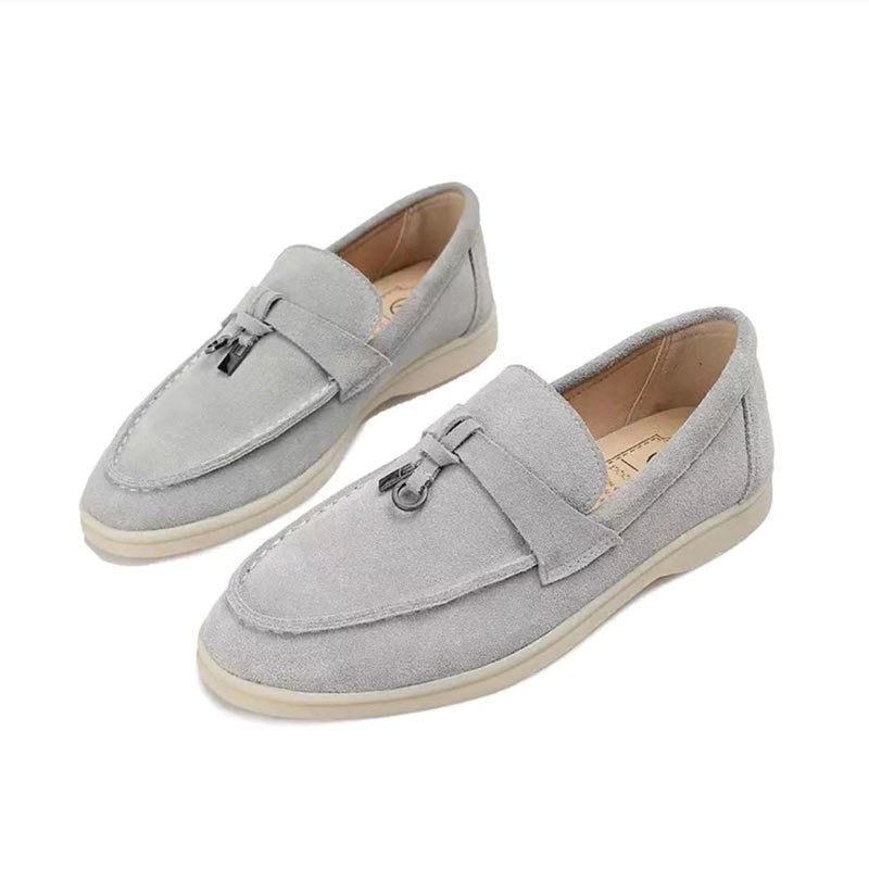 Women's slip-on loafers with penny strap and flat sole