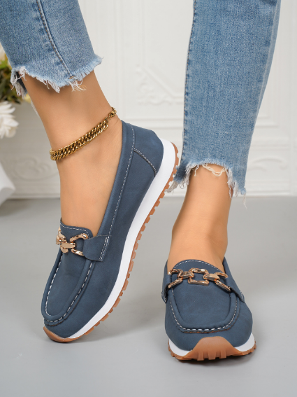Women's flat loafers with chain buckle trim, contrast stitching and ridged soles
