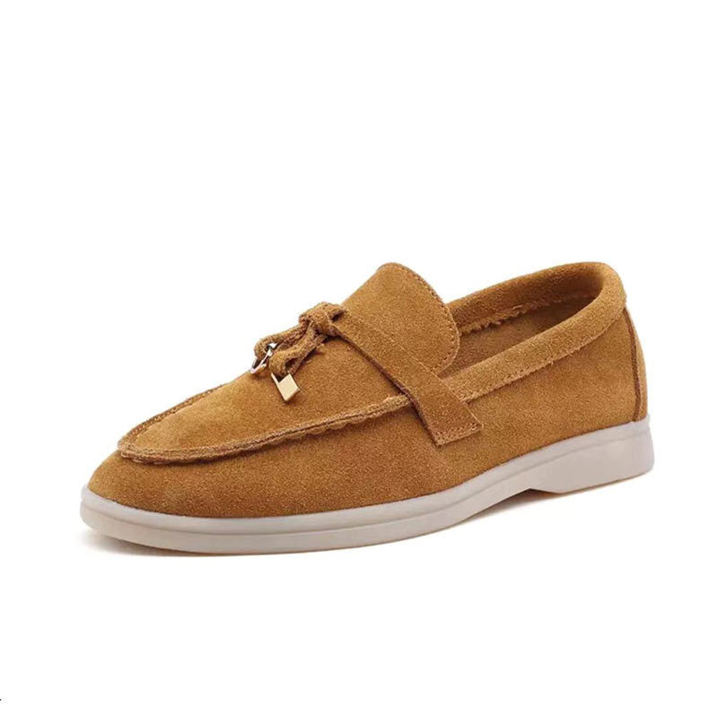 Women's slip-on loafers with penny strap and flat sole